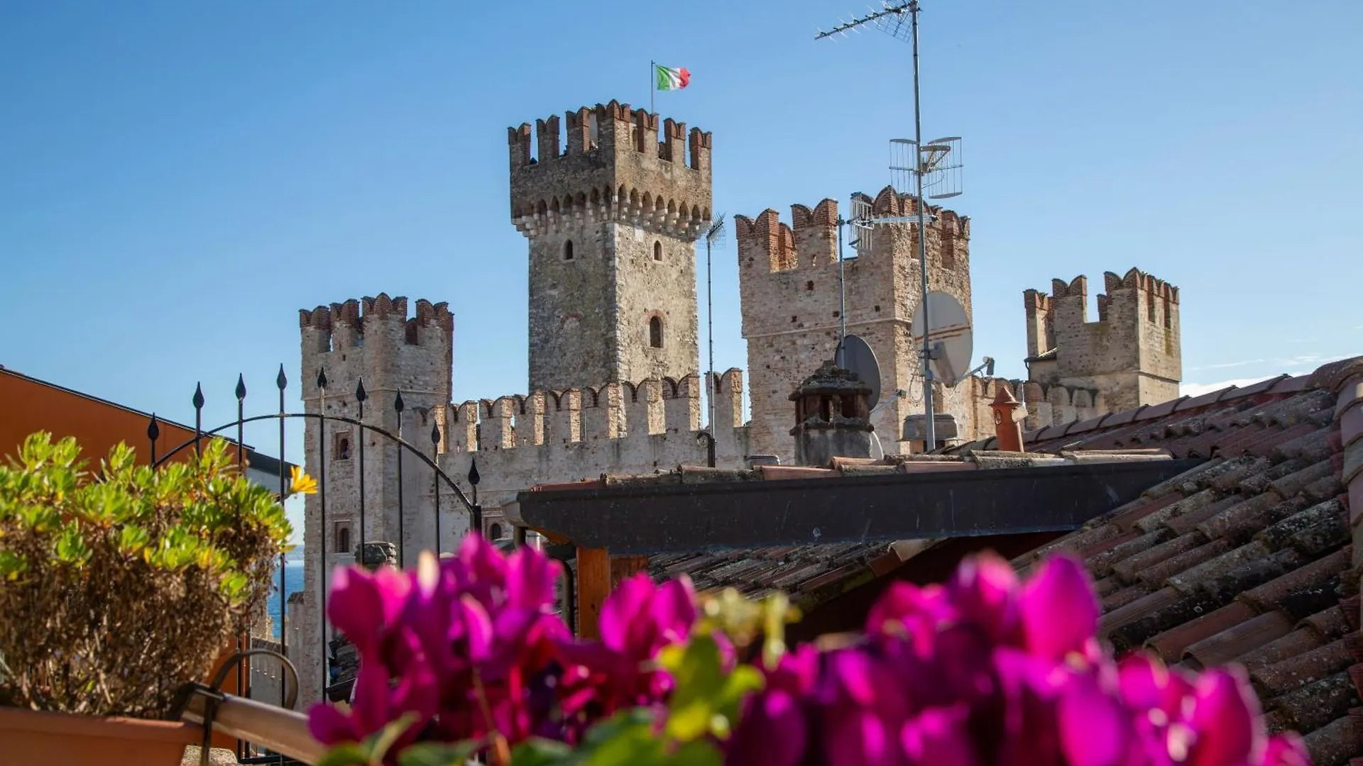Sirmione4U - Domus By The Castle contacts