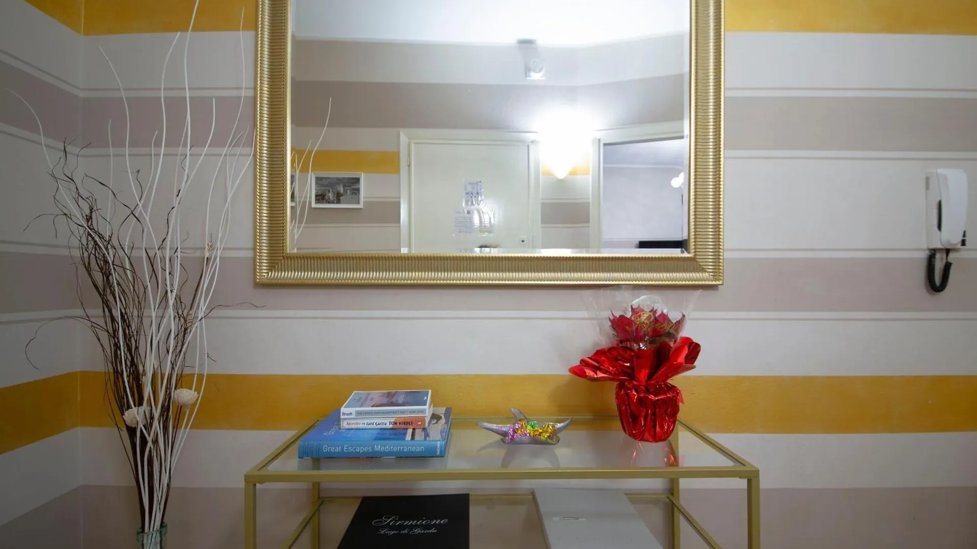Sirmione4U - Domus By The Castle Apartment 0*, Sirmione